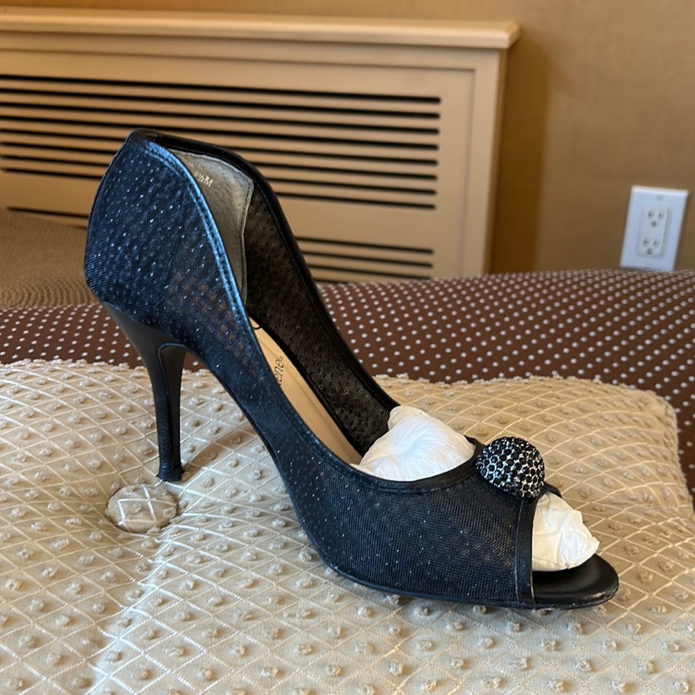 J. Renee black heel, 8.5, light scratch on heel